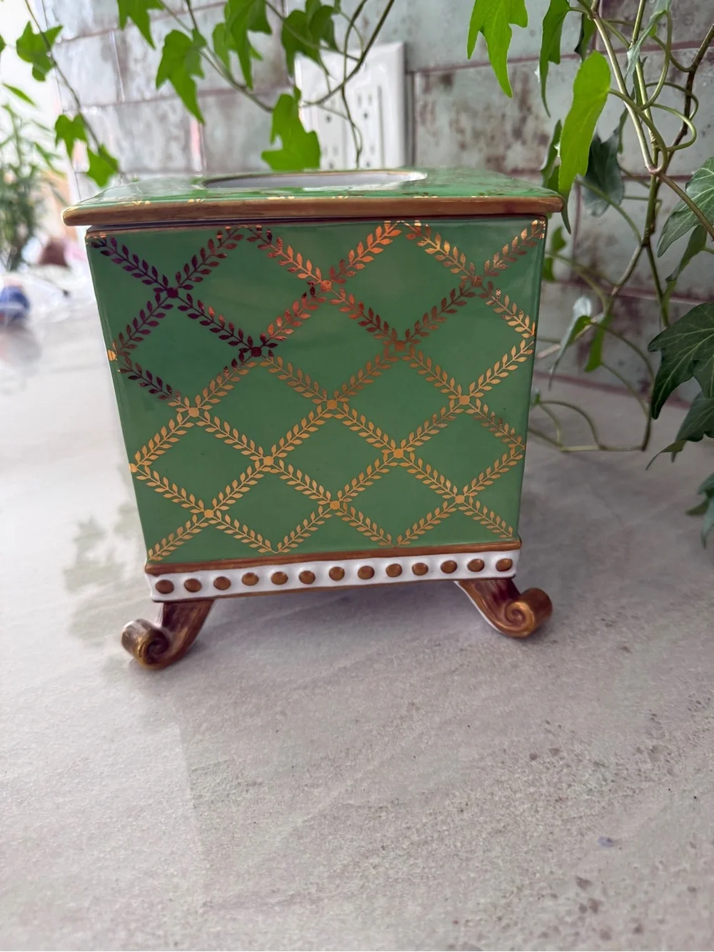 Chelsea House Porcelain Lift-Top Tissue Box Green Gold Lattice Footed